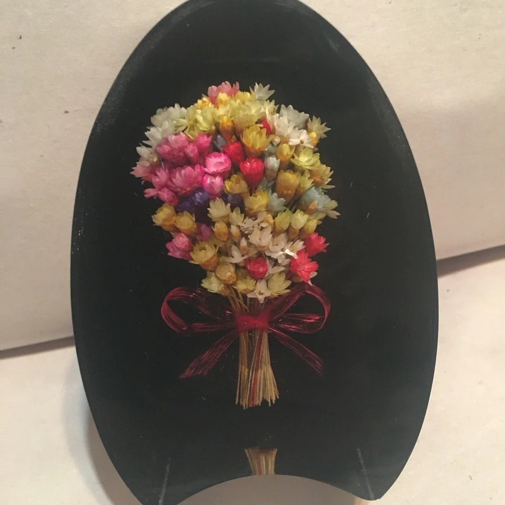Vintage Lucite acrylic dried flower bouquet paperweight
